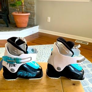 SKI BOOTS Junior toddler @ size 8 or 15.5 mondo Fischer soma tec rx4